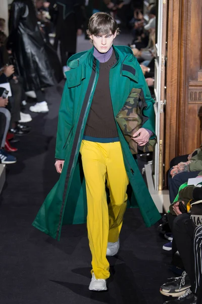 Look 13